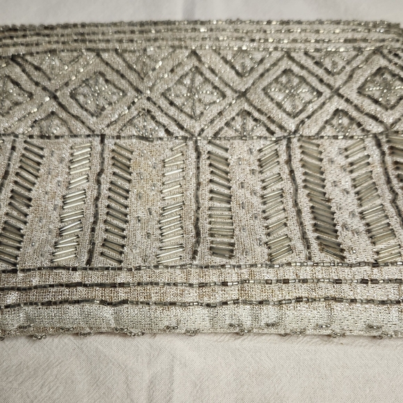 La Regale Handbags - Vintage LA Regale  Silver Beaded Clutch Bag